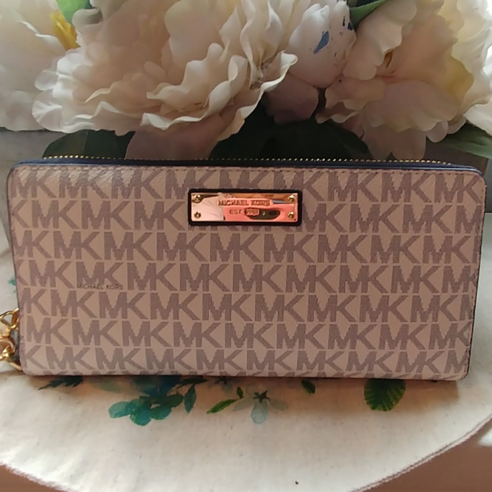 Michael Kors Wallet/Wristlet